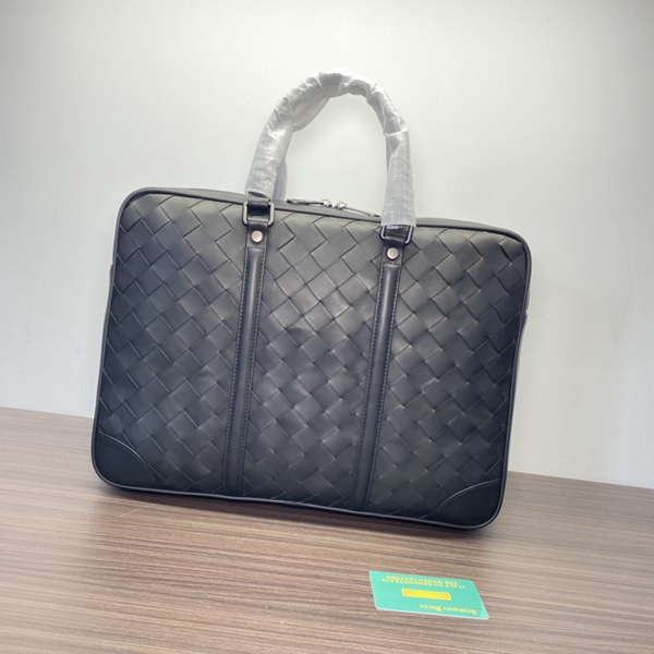 ボッテガヴェネタバッグ正面デザイン